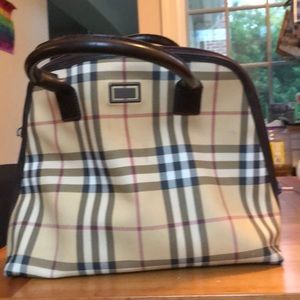 BURBERRY purse in excellent condition.